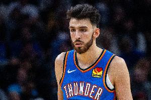 酷酷各种扣！霍姆格伦半场内线6中6砍下12分5板2帽